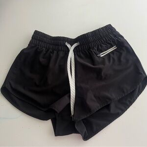 black vuori shorts